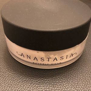 NWT Anastasia Beverly Hills Loose Setting Powder in shade Translucent